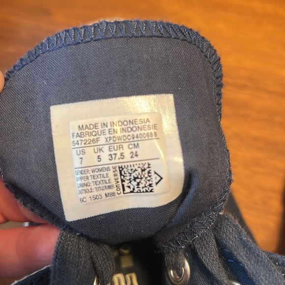 Women’s size 7 converse high tops - Picture 5 of 7